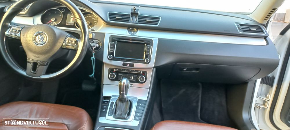 VW Passat Variant 2.0 TDi Highline Navig DSG - 24