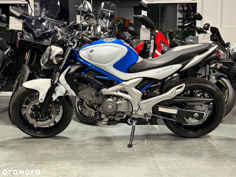 Suzuki Gladius - 27