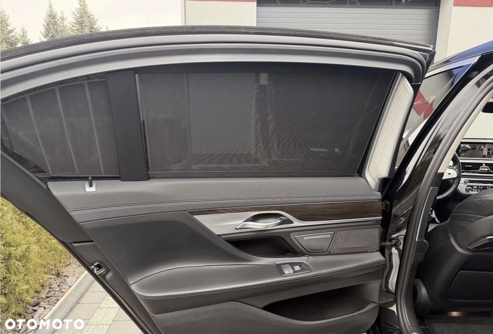 BMW Seria 7 740Li - 29