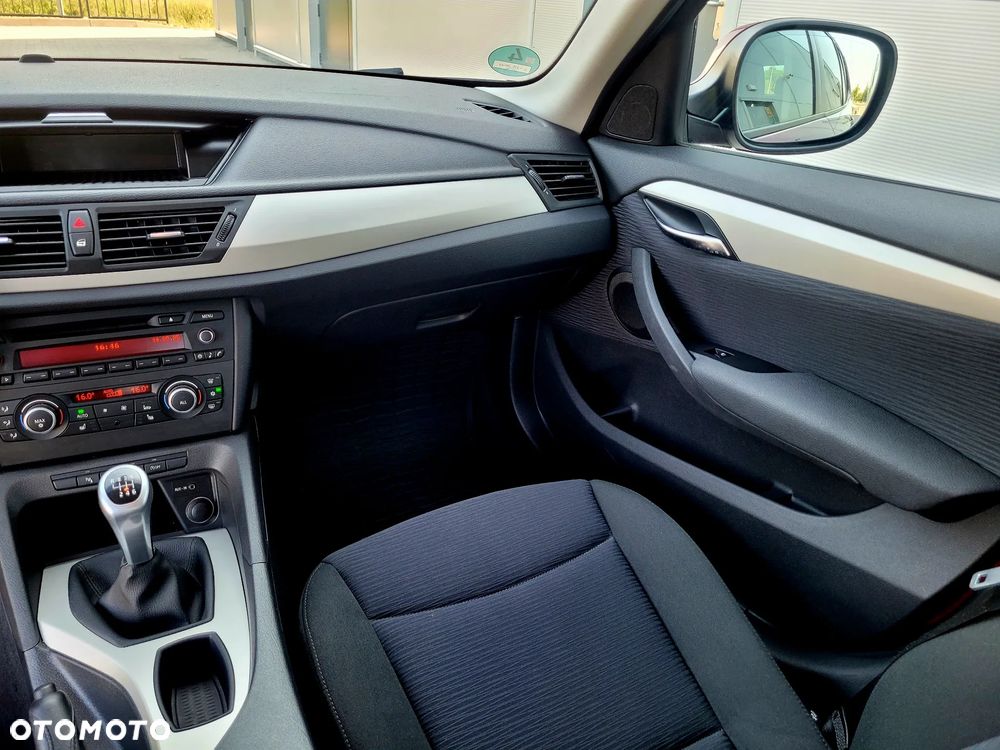 BMW X1 xDrive18d Sport Line - 14