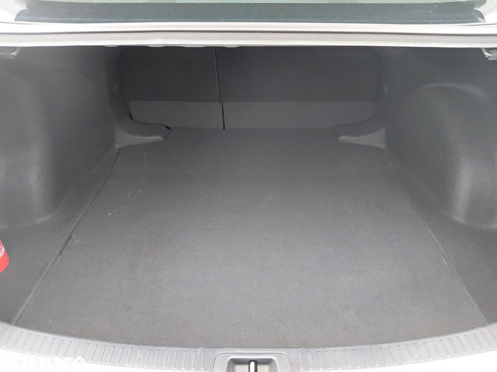 Toyota Corolla - 13