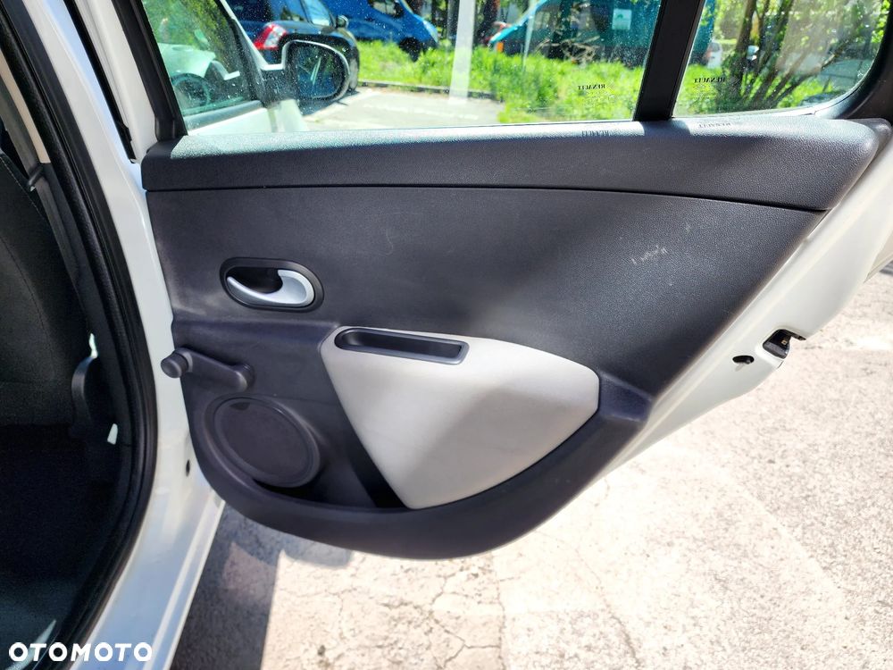 Renault Clio 1.2 16V 75 Expression - 31