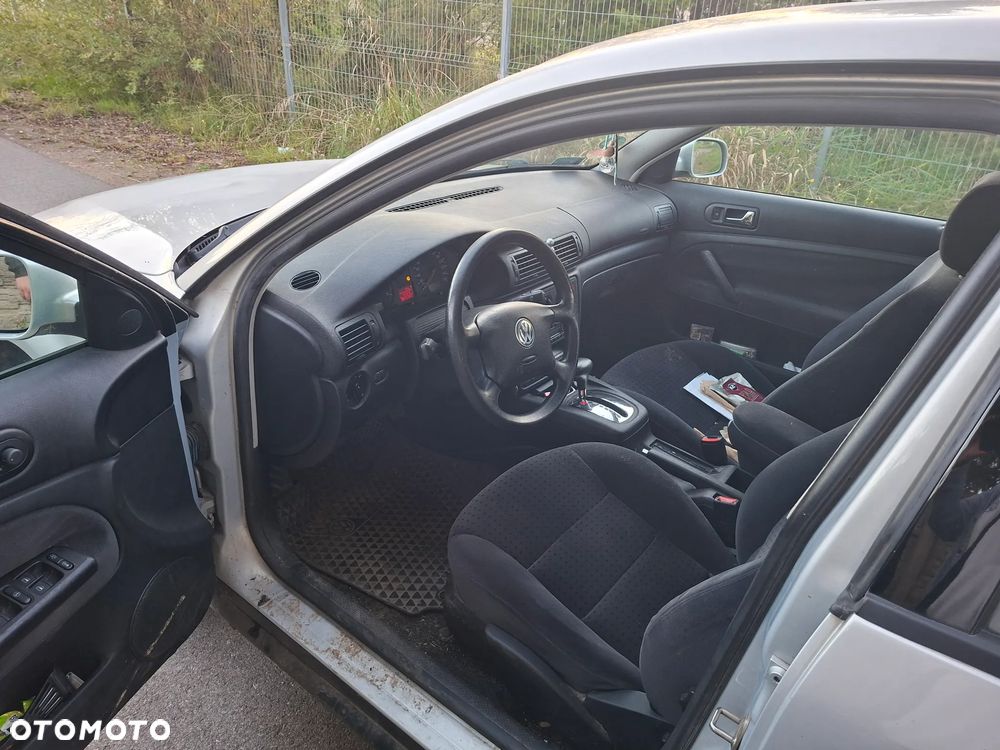 Volkswagen Passat - 4
