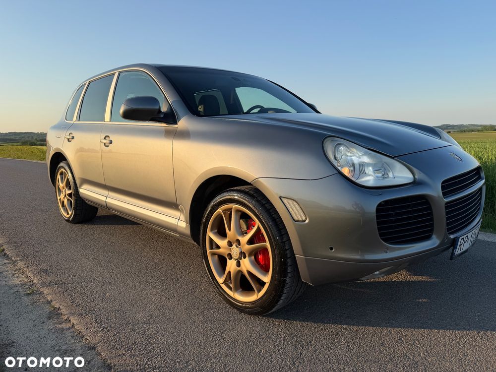 Porsche Cayenne - 1