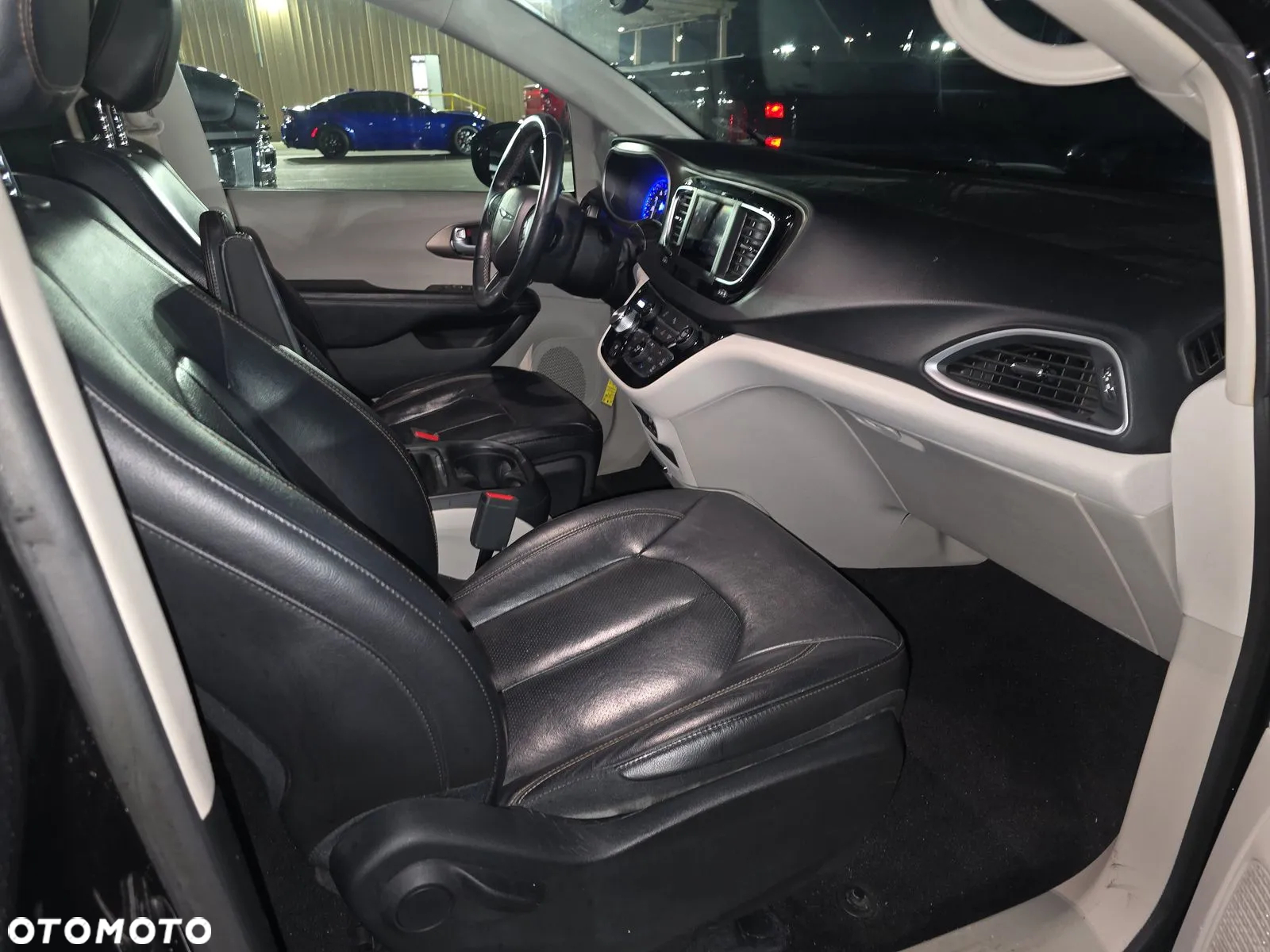 Chrysler Pacifica - 6