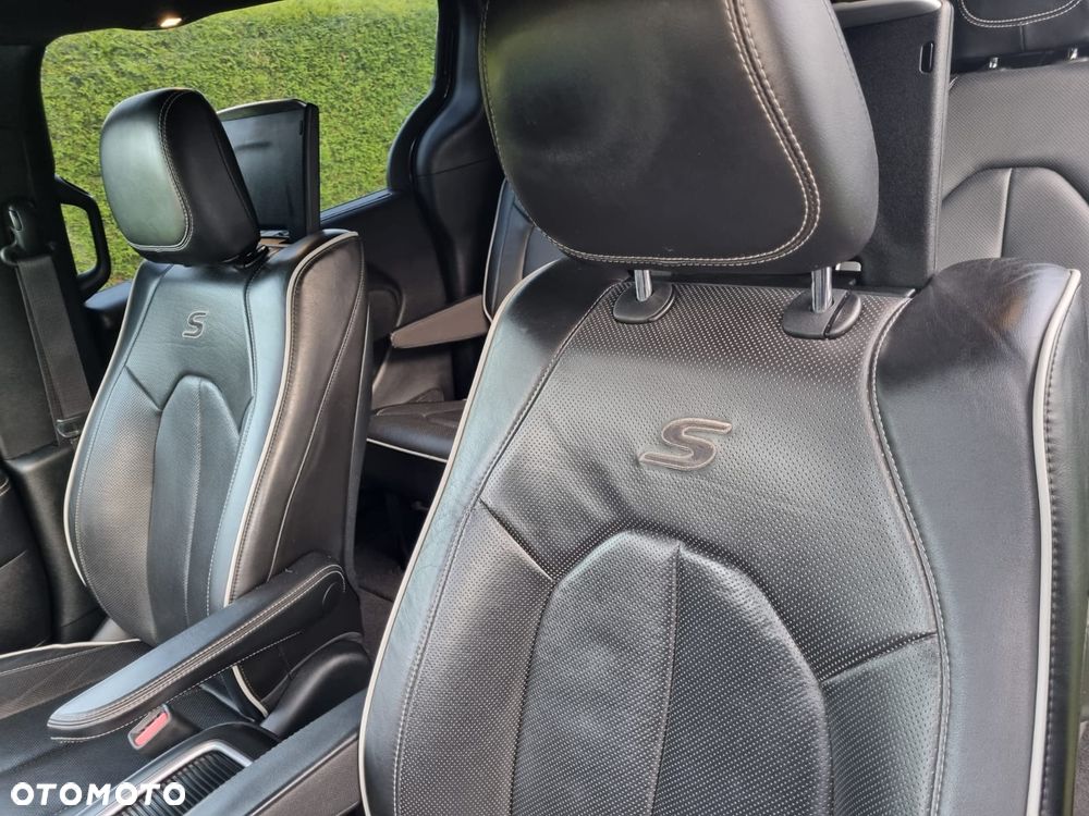 Chrysler Pacifica - 18