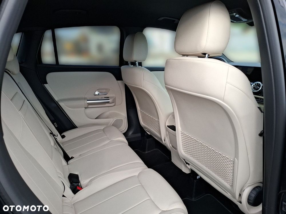 Mercedes-Benz GLA 200 mHEV Progressive 7G-DCT - 14