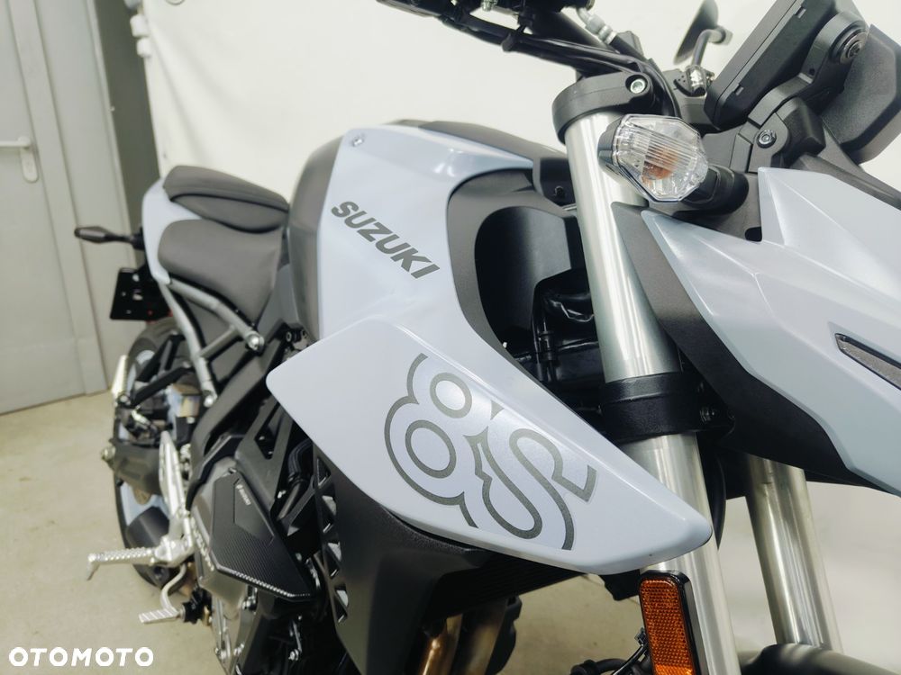 Suzuki GSX - 6