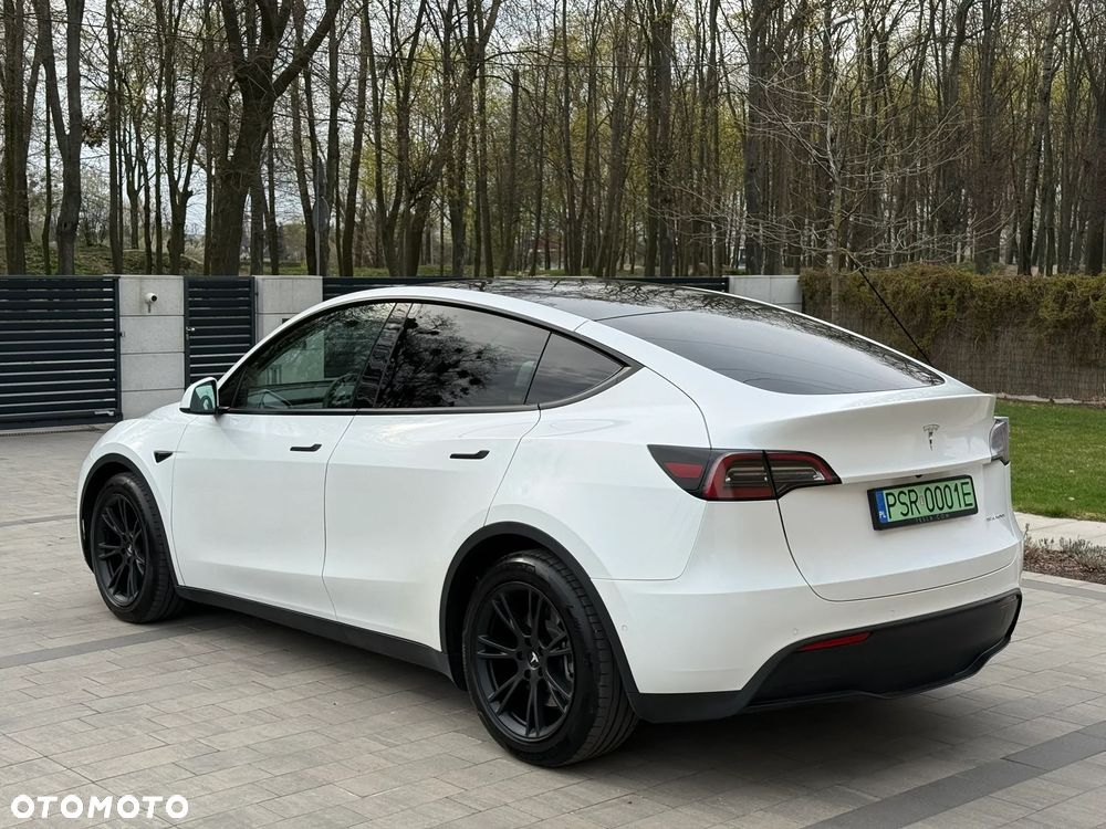 Tesla Model Y - 4
