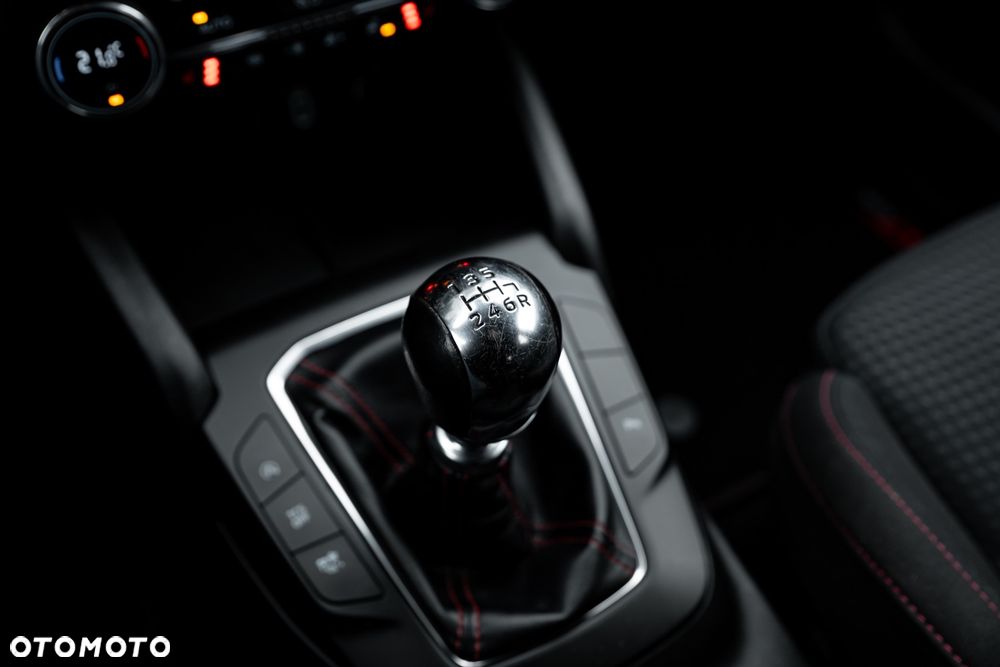 Ford Focus 1.0 EcoBoost Trend - 32