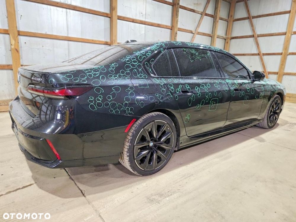 BMW i7 - 6