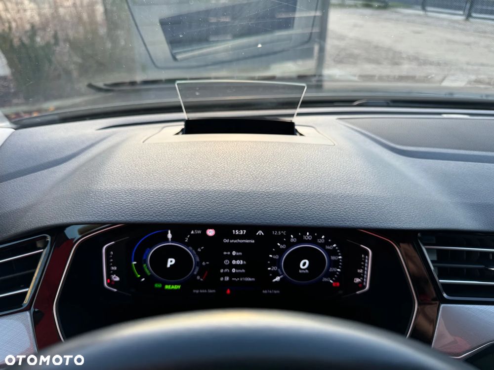 Volkswagen Passat - 16