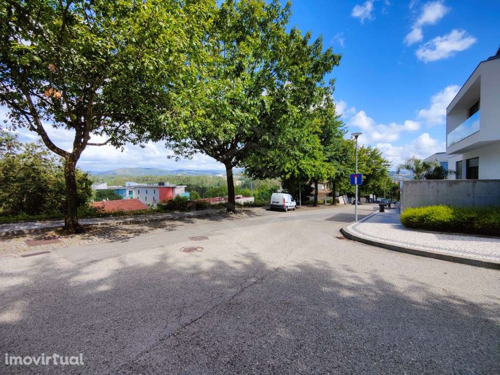 Terreno Urbano em São João da Madeira - Grande imagem: 2/2