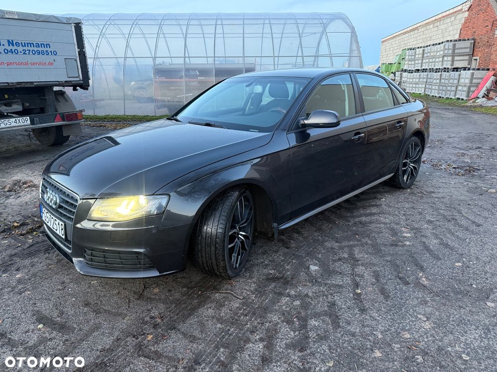 Audi A4 Limousine - 1