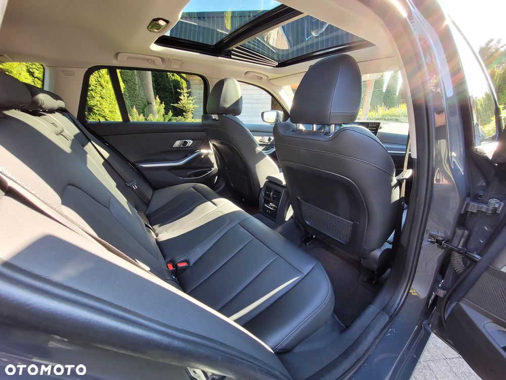 BMW Seria 3 320d xDrive mHEV sport - 29