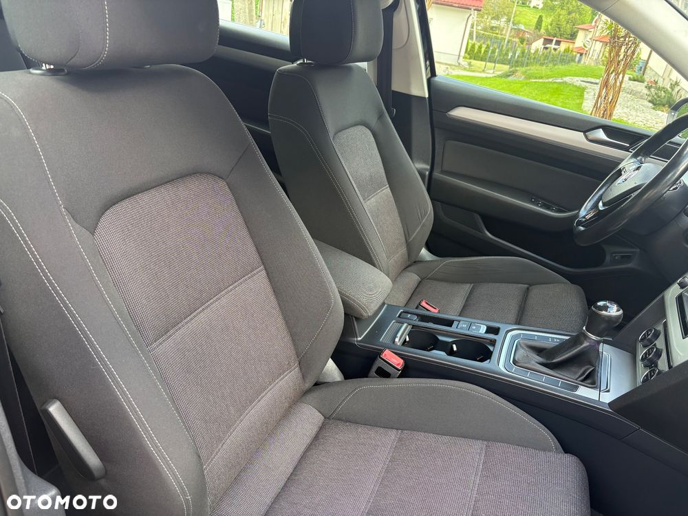 Volkswagen Passat - 9