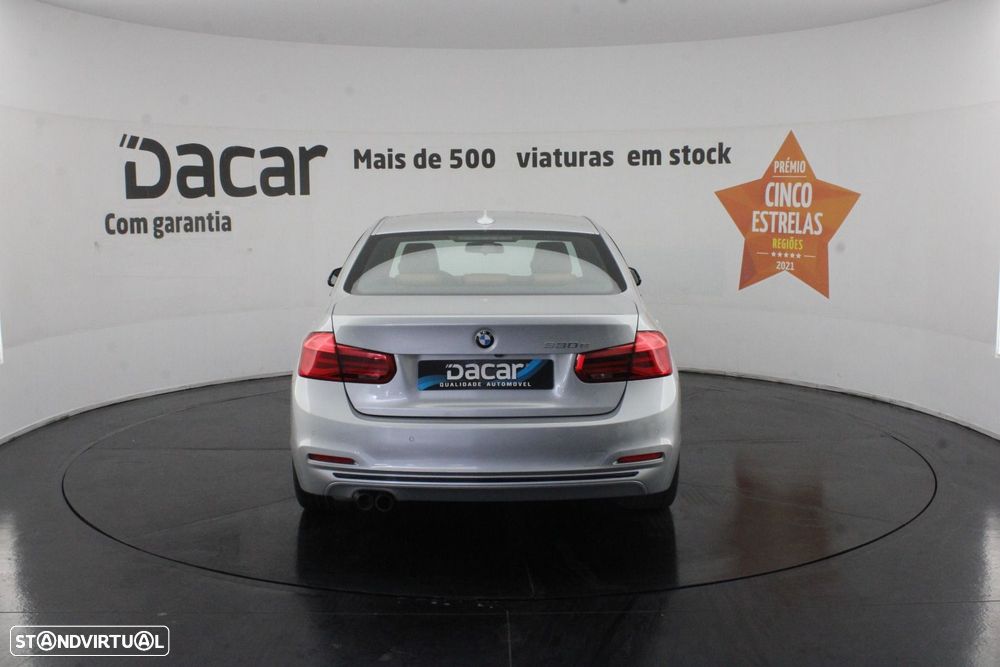BMW 330 e iPerformance Line Sport — fotografia 6