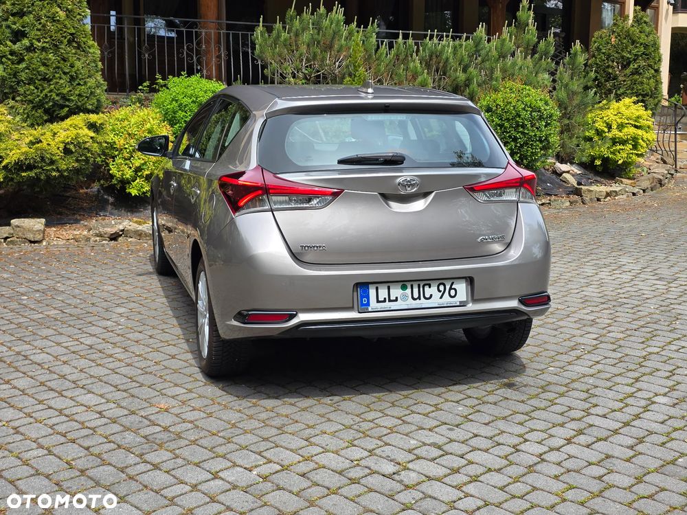 Toyota Auris 1.33 Dual-VVT-i - 11