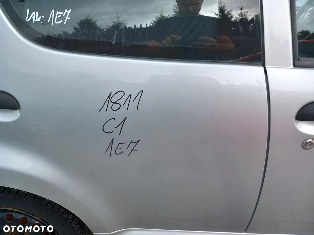 CITROEN C1 DRZWI PRAWE TYLNE PRAWY TYŁ KOLOR: 1E7 - 4
