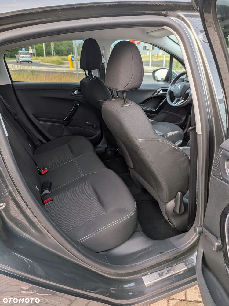 Peugeot 208 1.2 PureTech Style - 10