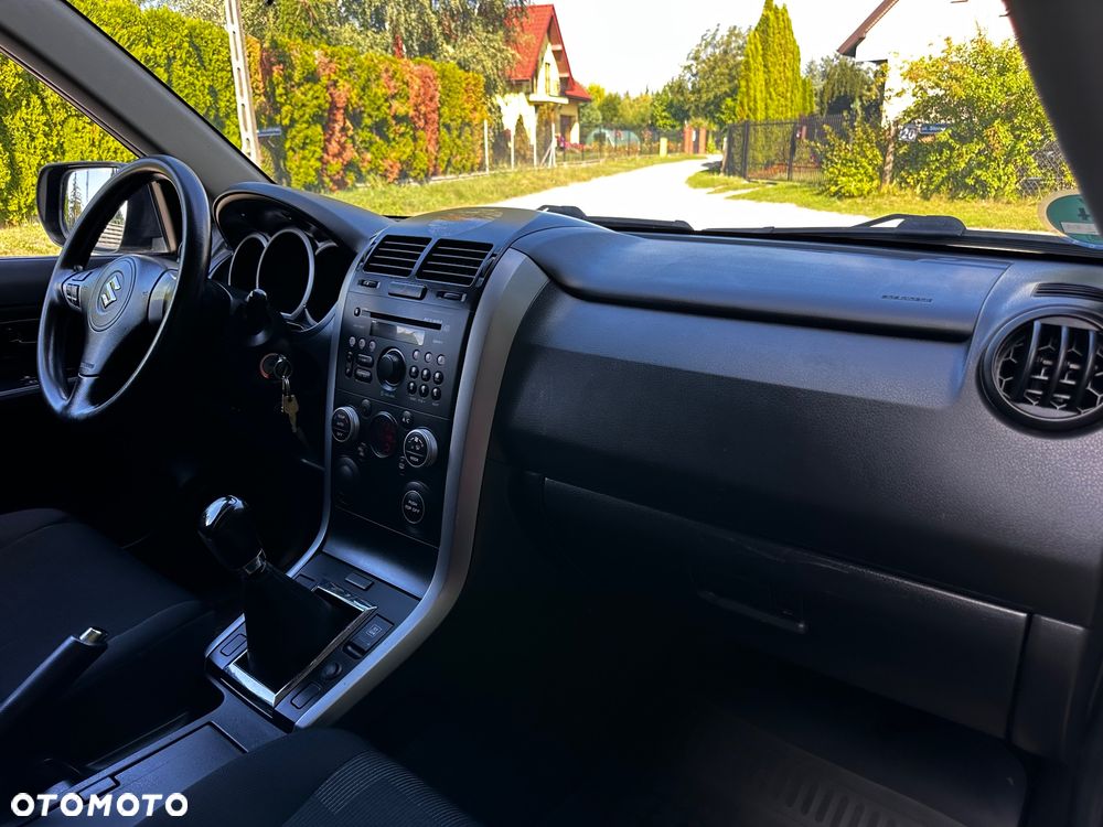 Suzuki Grand Vitara 1.6 De luxe - 25