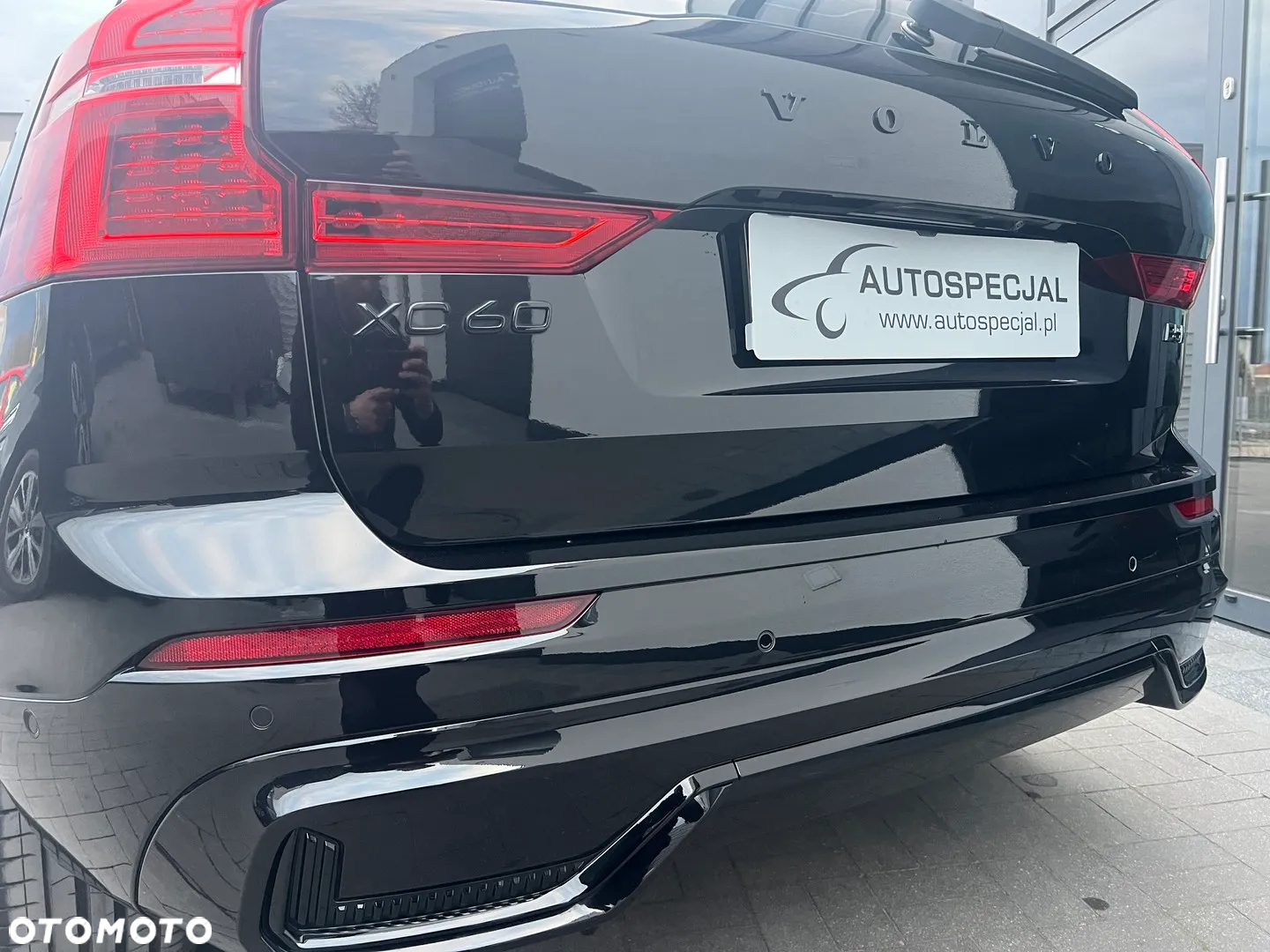 Volvo XC 60 B5 B AWD Plus Black Edition - 3