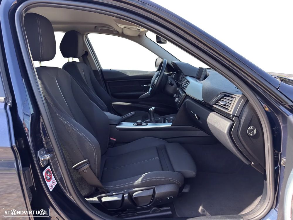 BMW 318 d Line Sport - 15