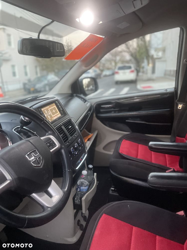 Dodge Grand Caravan - 36