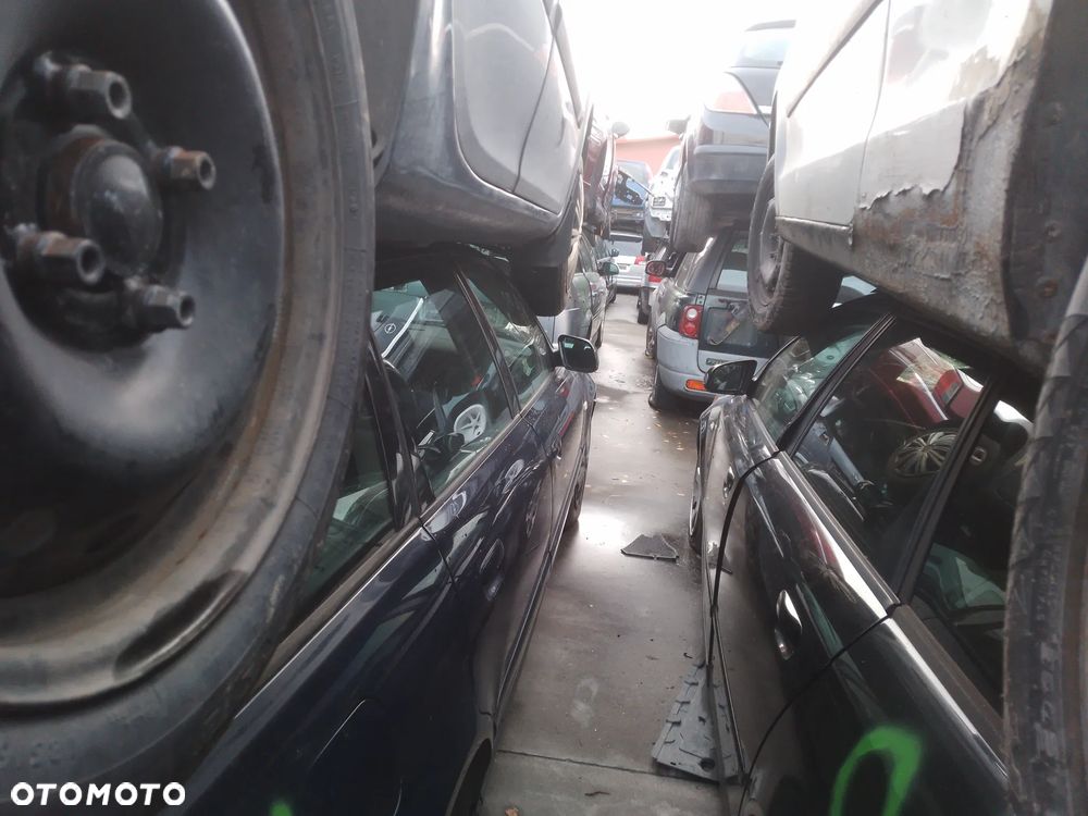 AUDI A4 B5 KOMBI 99-01  1.9 AJM   LAMPA TYŁ PRAWA LEWA - 22