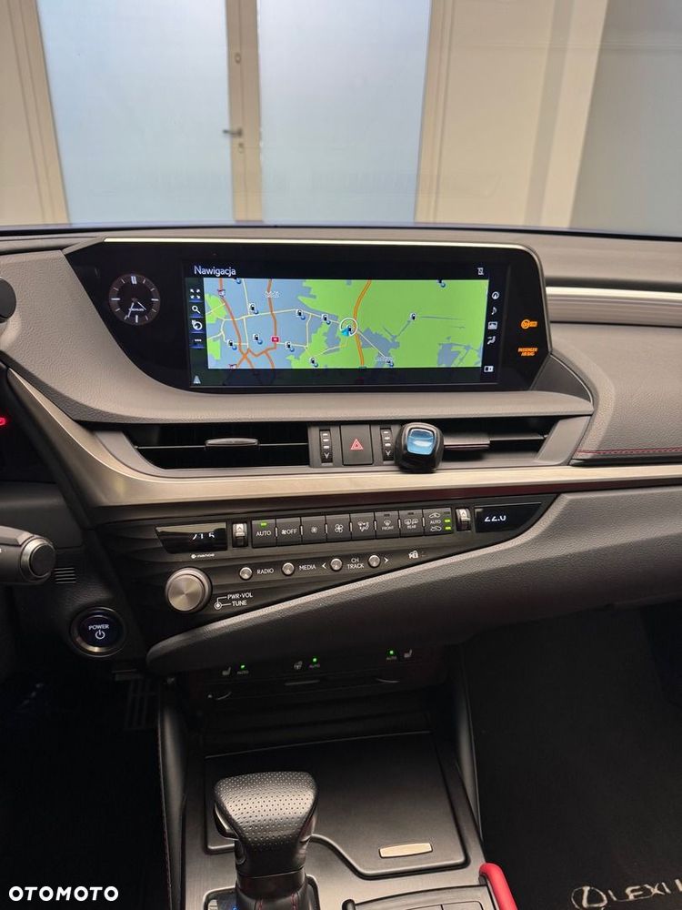 Lexus ES 300h F Sport Edition - 20