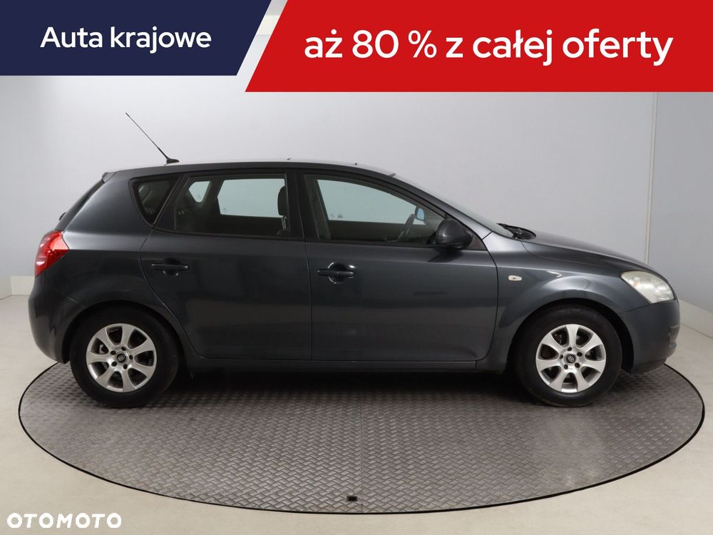 Kia Ceed - 8