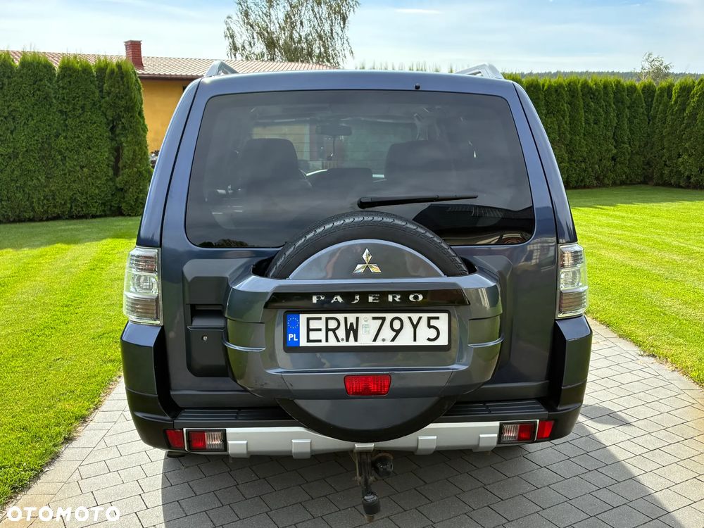 Mitsubishi Pajero - 4