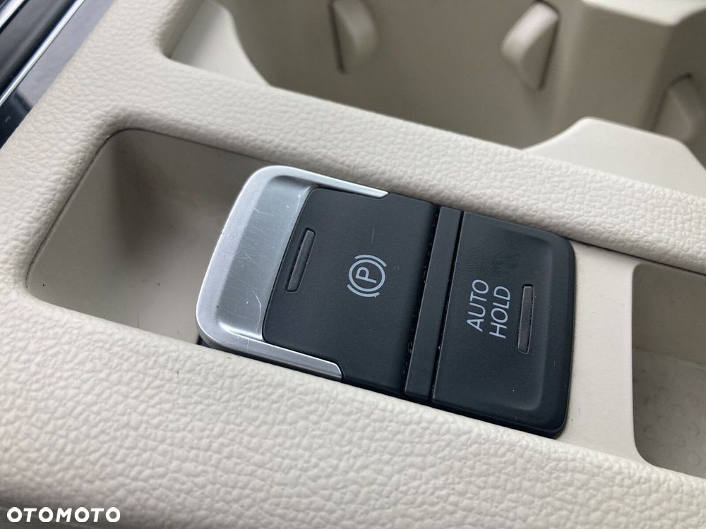 Volkswagen Passat Variant 2.0 TDI BMT Highline DSG - 23