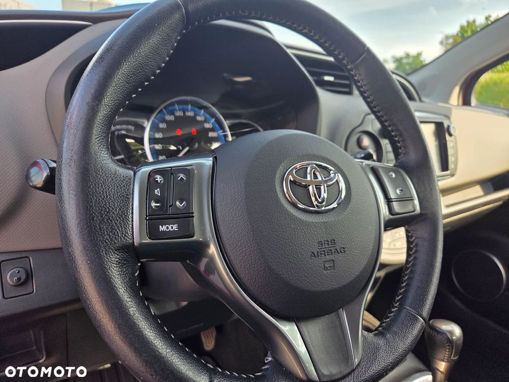 Toyota Yaris Hybrid 100 Premium EU6 - 15