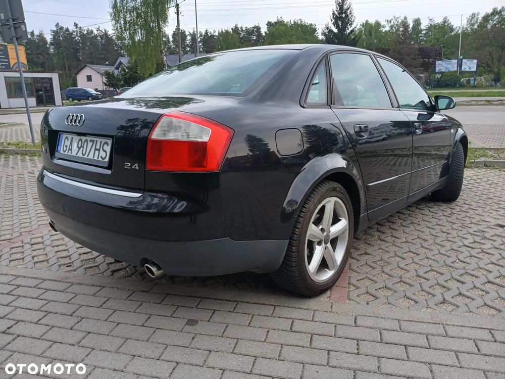 Audi A4 Limousine - 8