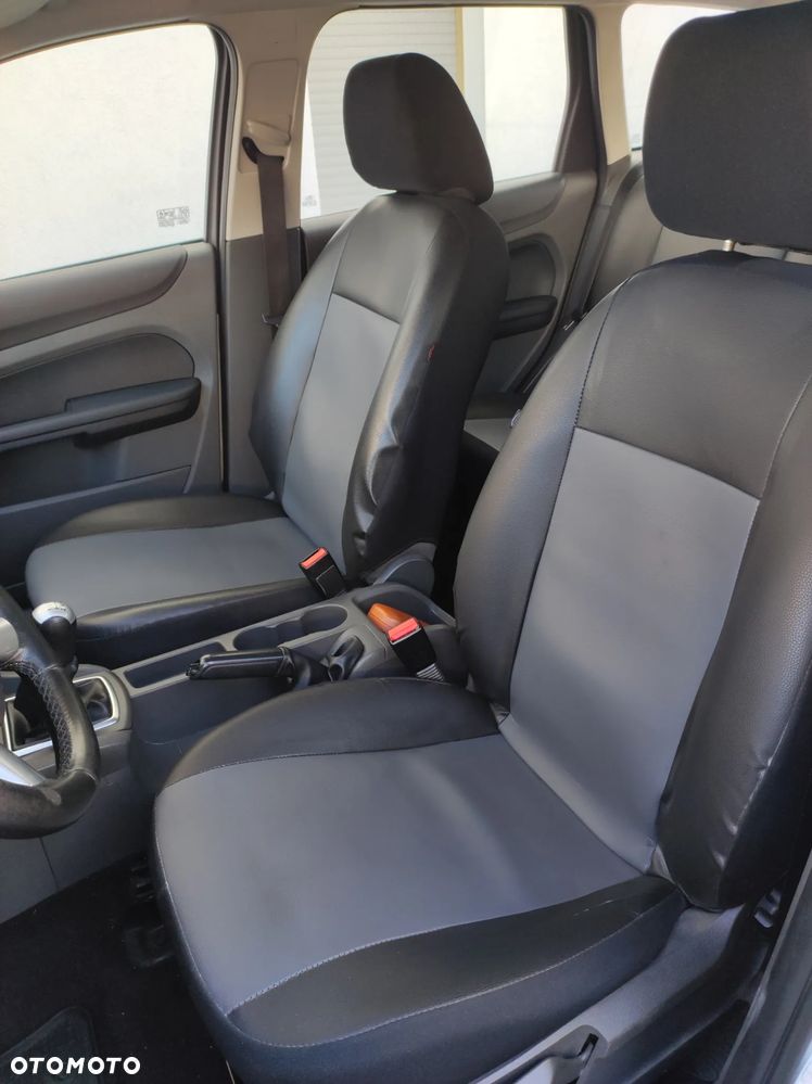 Ford Focus 1.6 16V Style - 9