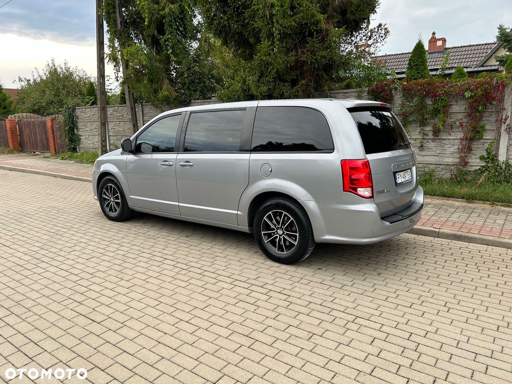 Dodge Grand Caravan - 16