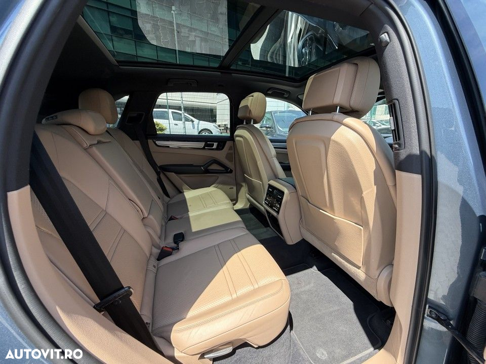 Porsche Cayenne - 18