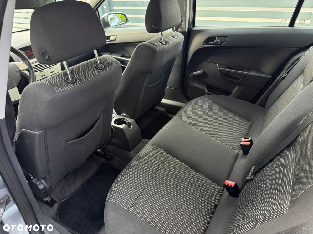 Opel Astra 1.6 Essentia - 12