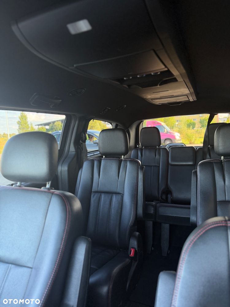 Dodge Grand Caravan - 16