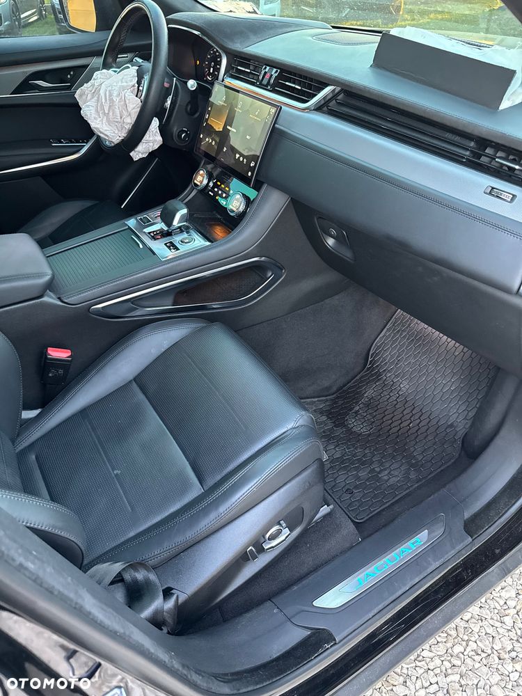 Jaguar F-Pace P550 AWD SVR - 34