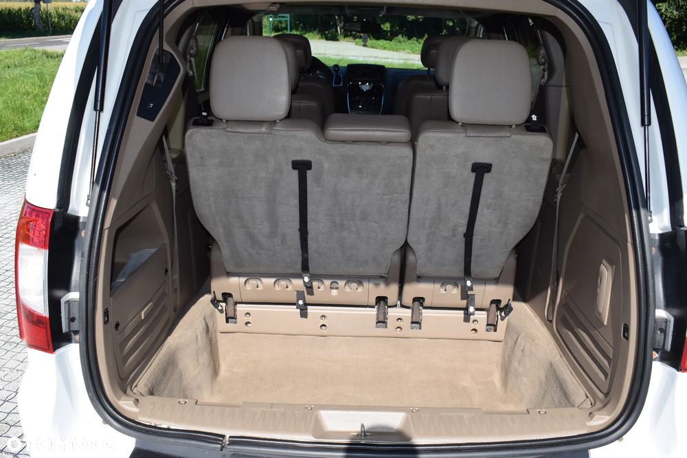 Chrysler Town & Country 3.6 Touring - 24