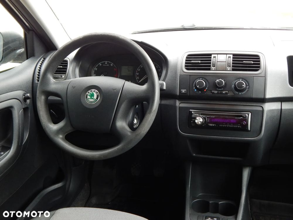 Skoda Fabia 1.2 HTP STYLE Edition - 18