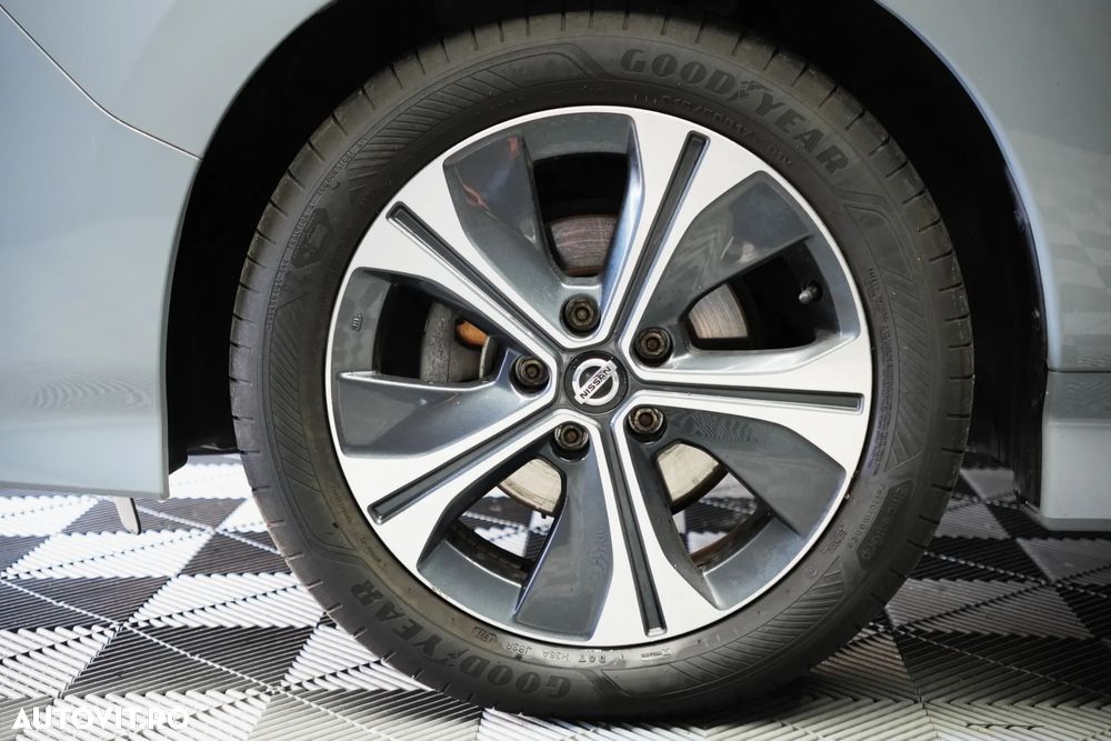 Nissan LEAF 62 kWh 214CP Tekna - 12