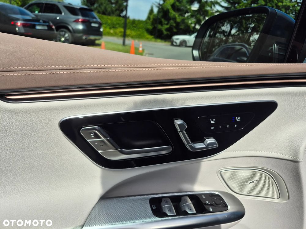 Mercedes-Benz EQE 350 4MATIC - 17