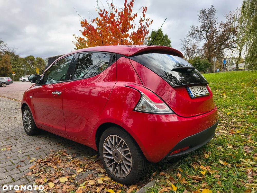 Lancia Ypsilon 1.2 8V Black&Red S&S - 6