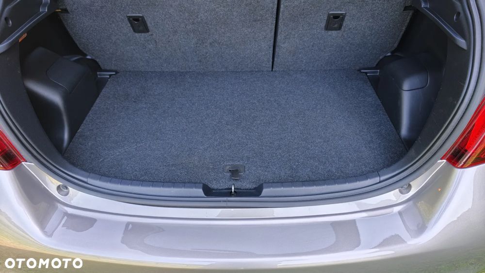 Toyota Yaris 1.33 Premium EU6 - 18