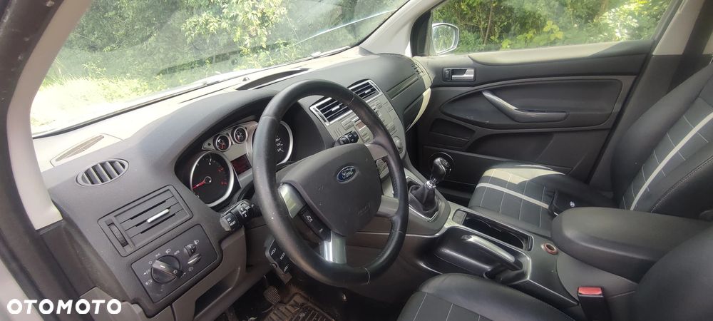 Ford Kuga - 10