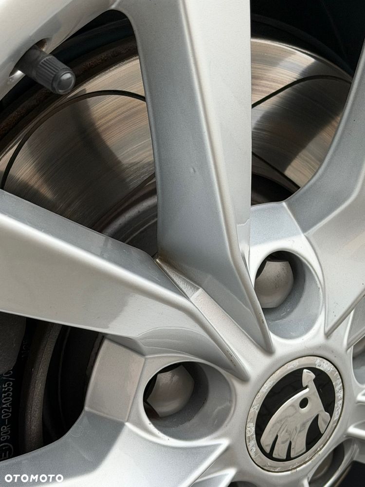 Skoda Superb 2.0 TDI L&K DSG - 14