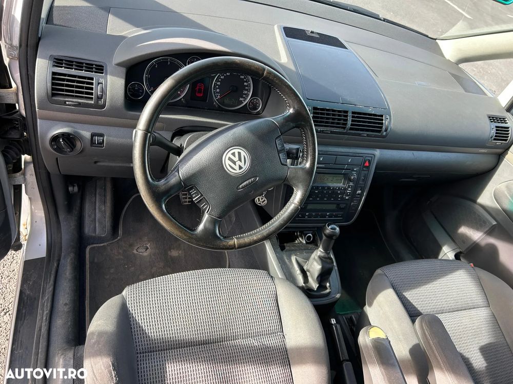 Volkswagen Sharan 1.9 TDI Exclusive Edition - 9